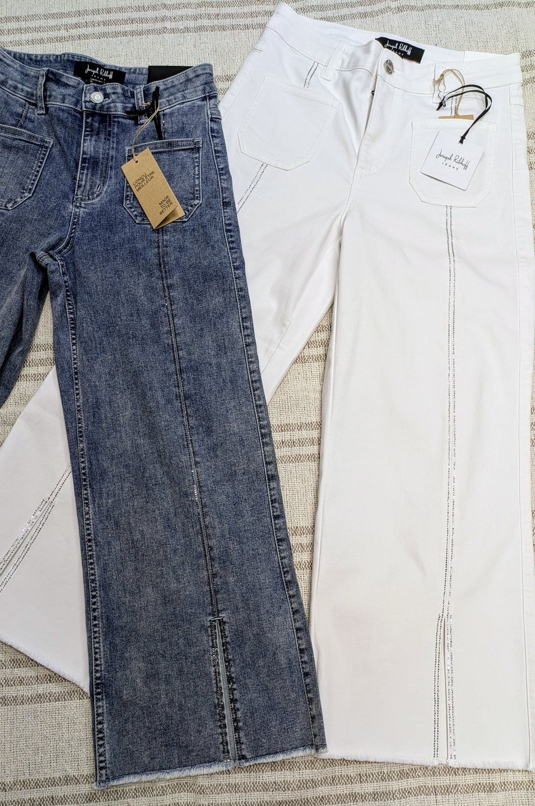 Awesome white jeans with a double row of glittering embellishments that run down the front of the legs past the oversized pockets. These jeans are the vision of what you want stylish to be! Very modern, hip and anything but ordinary. 